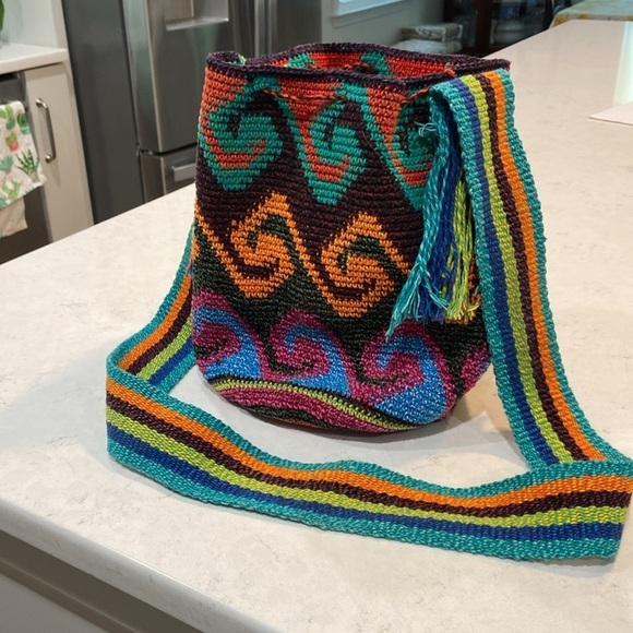 Multicolor Wayuu Artisan Crochet Shoulder Crossbody Bucket Bag - Picture 3 of 7